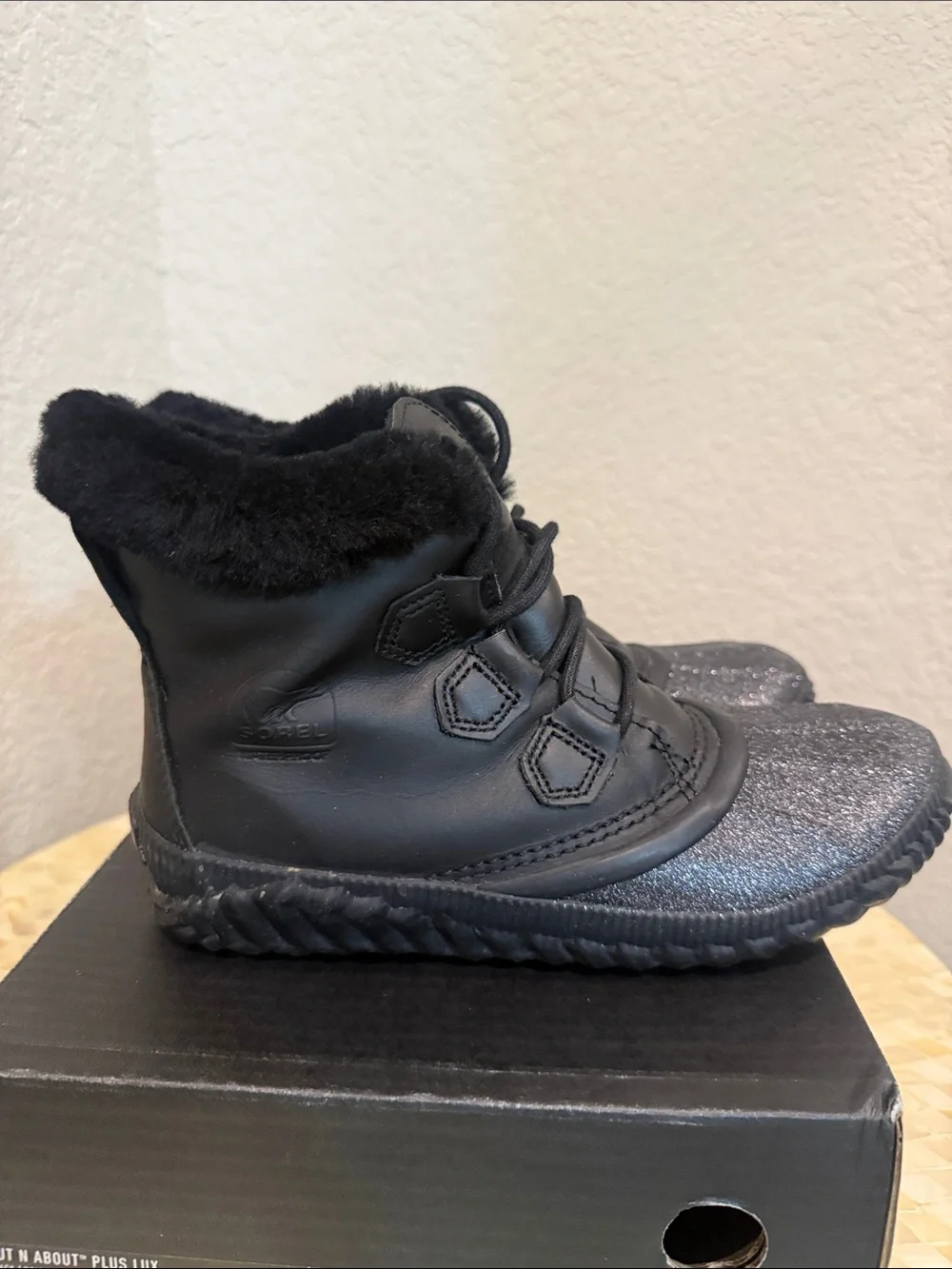 Sorel Black womens Out N About Plus Lux Boot size 7.5